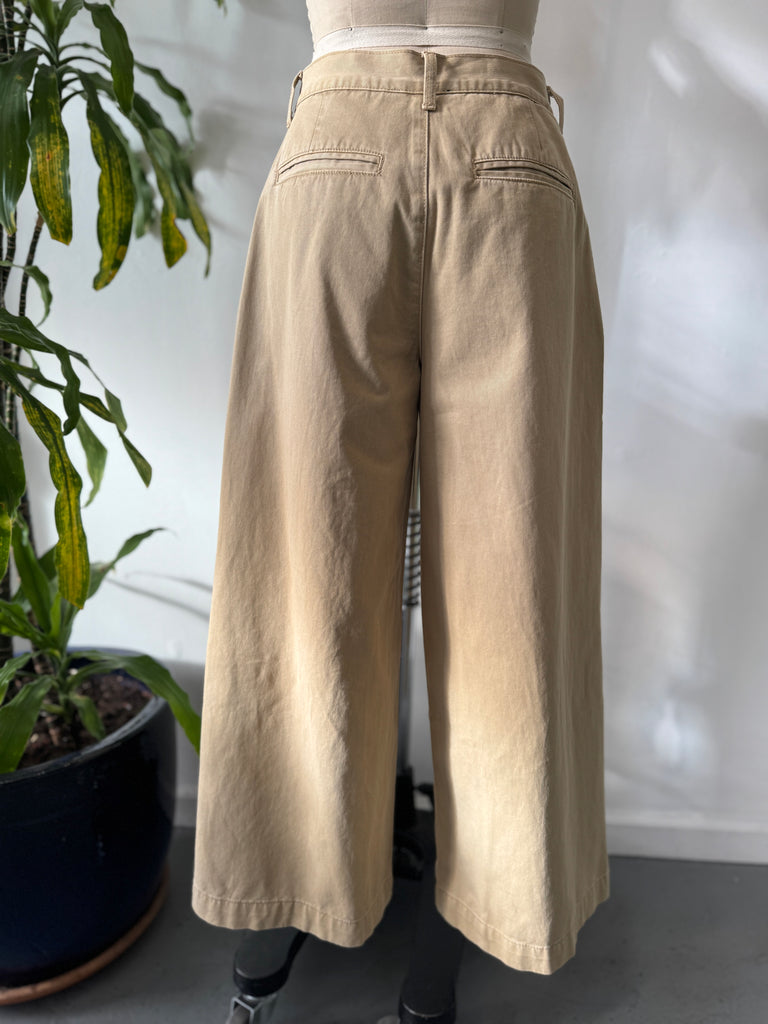 Wide legged pants