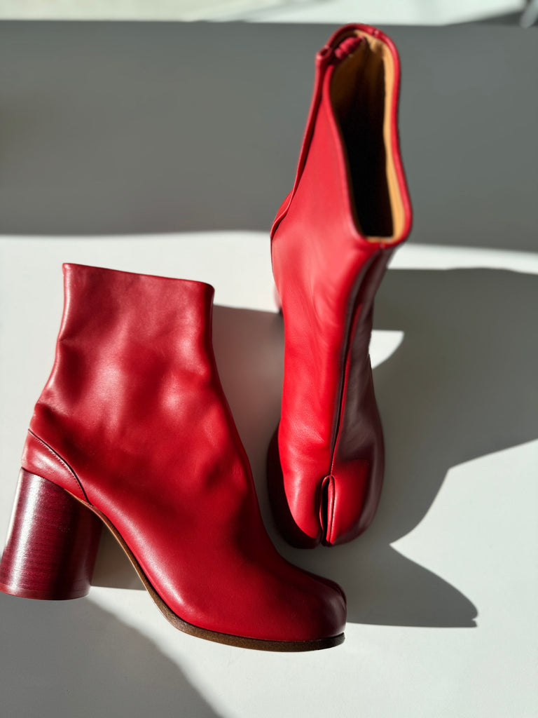 Maison Margiela tabi red leather ankle boots size 39 | 9
