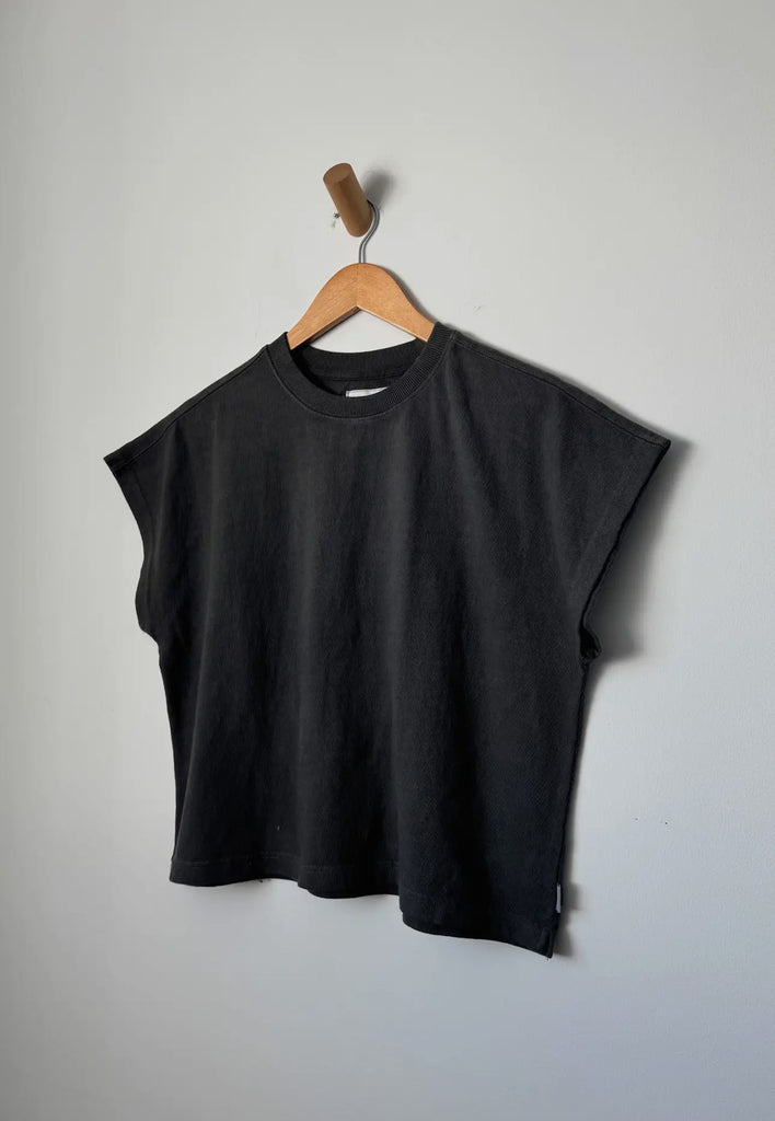 Le Bon Shoppe Jeanne tee | almost Black
