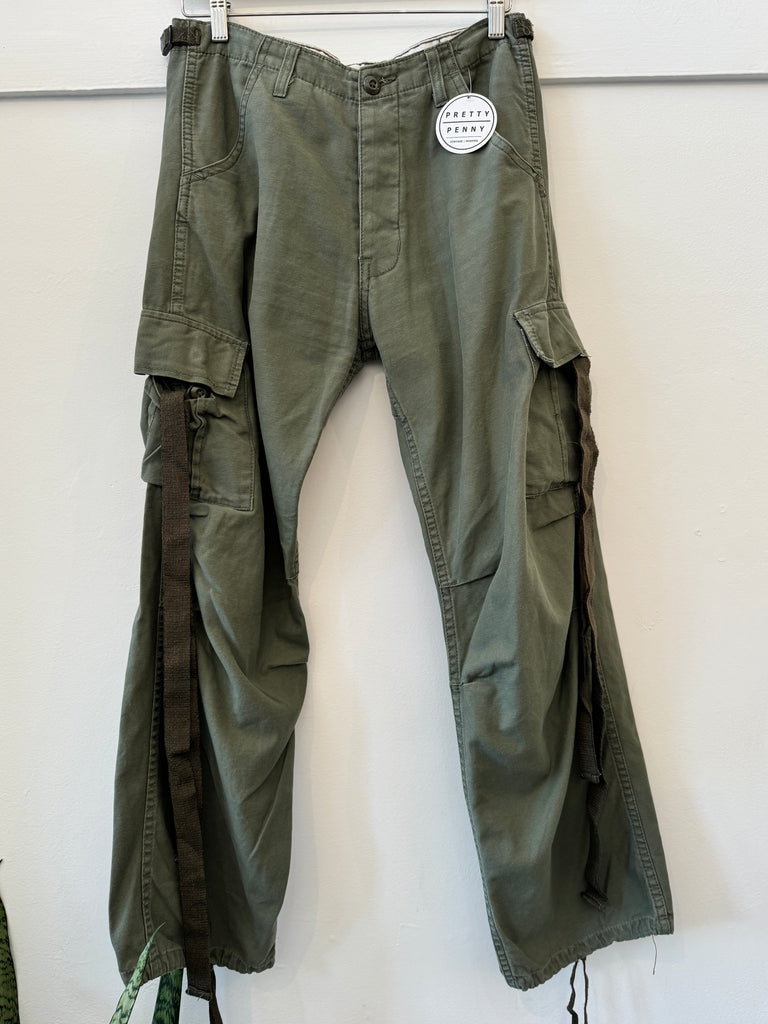 The coolest vintage army pants waist “30”