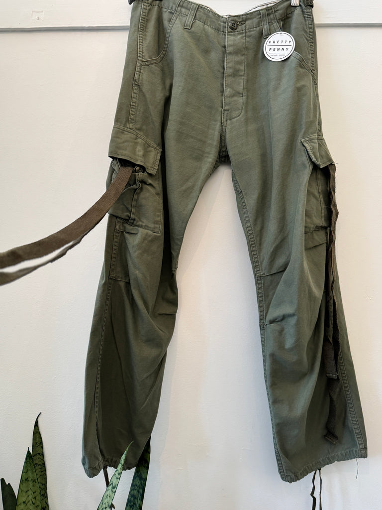 The coolest vintage army pants waist “30”