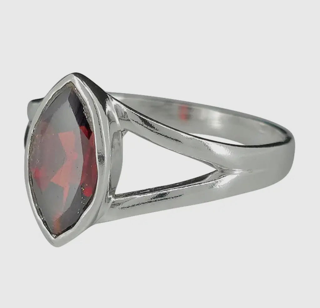 Faceted garnet sterling silver ring size 7