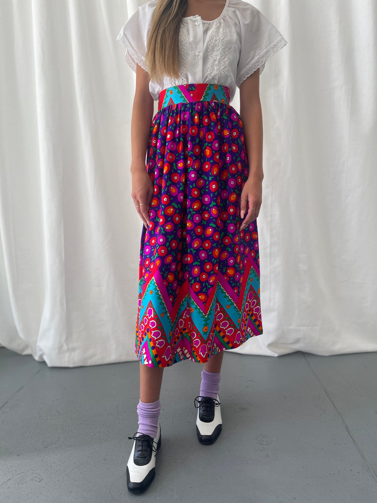 Vibrant printed vintage skirt waist "25"